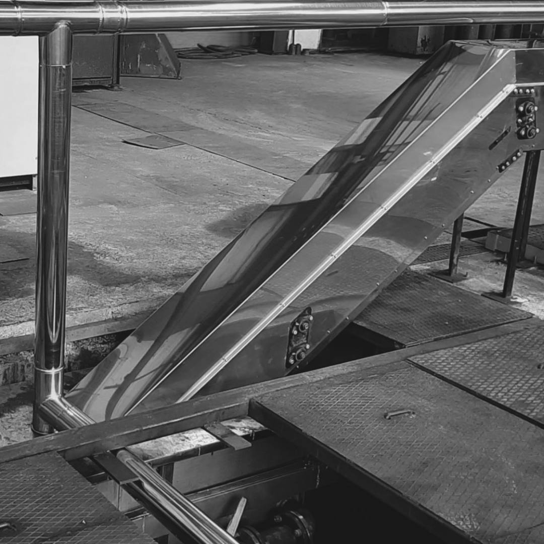 Ленточный конвейер для горячих сред с удалением дыма